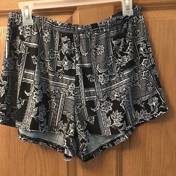 Bobbie Brooks Shorts - Picture 3 of 3